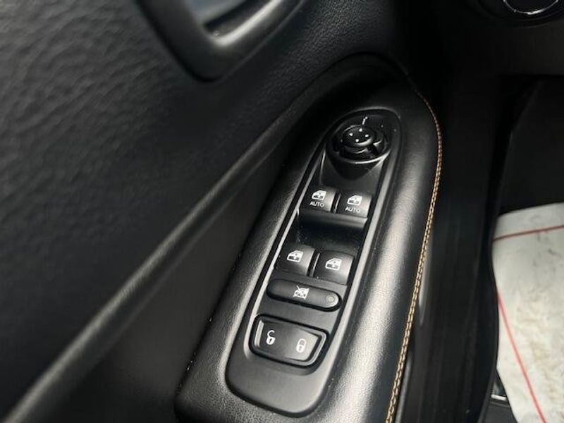 Used 2018 Jeep Compass Image 4