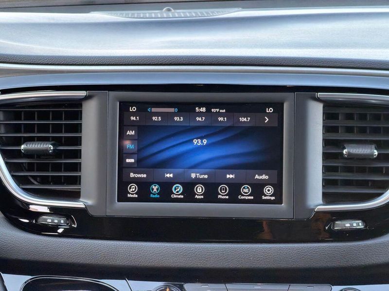 Used 2019 Chrysler Pacifica Touring PlusImage 19