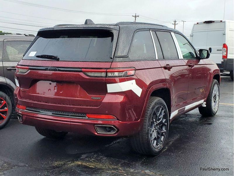 2025 Jeep Grand Cherokee Summit Reserve 4x4Image 2