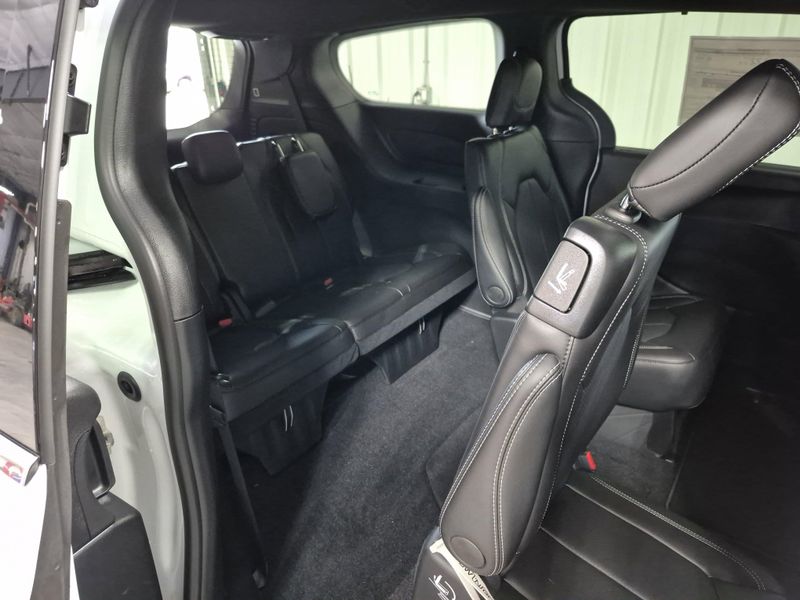 2025 Chrysler Pacifica SelectImage 8
