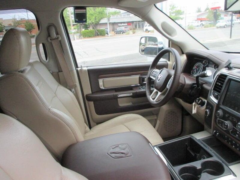 2015 RAM 3500 LaramieImage 25