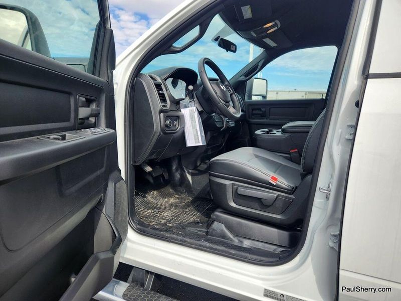 2024 RAM 5500 Tradesman Chassis Crew Cab 4x4 84