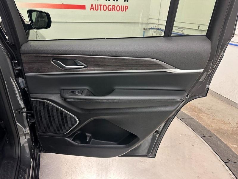 2022 Jeep Grand Cherokee L LimitedImage 28