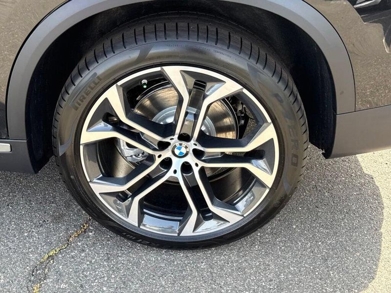 New 2026 BMW X5 sDrive40iImage 13
