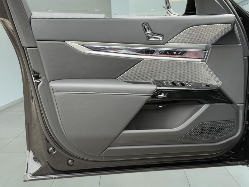 2025 BMW i7 eDrive50Image 17