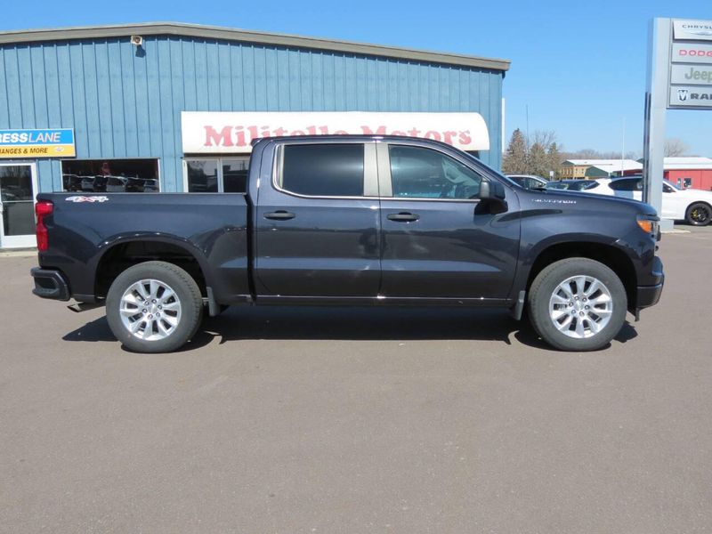 2022 Chevrolet Silverado 1500 Custom 4x4 4dr Crew Cab 5.8 ft. SBImage 1