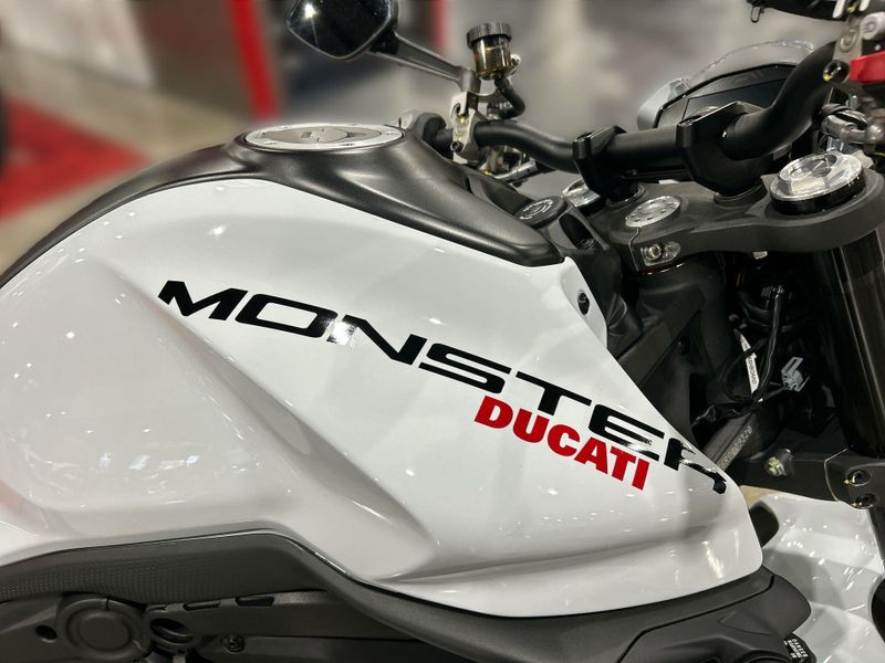 NEW 2024 Ducati MONSTER PLUS - DEMO Image 24