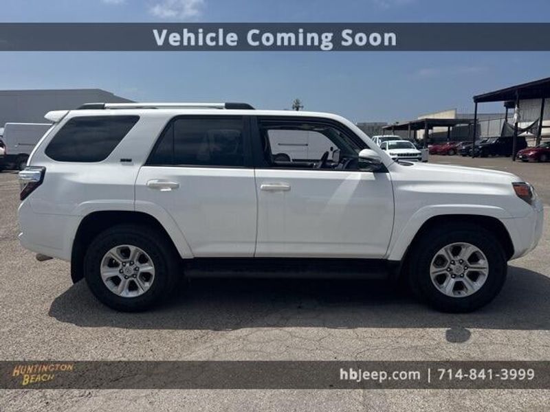 2020 Toyota 4Runner SR5 PremiumImage 4