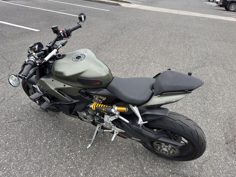 2024 Ducati Streetfighter V2