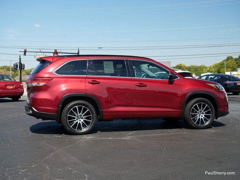 2017 Toyota Highlander SE photo 12
