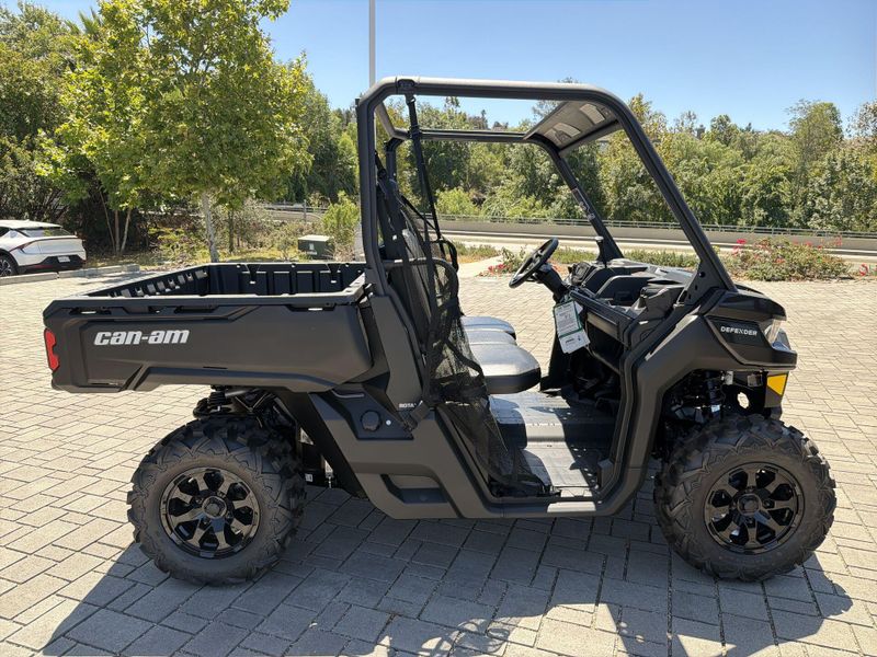 New 2026 Can-Am DEFENDER DPS HD9 Image 18