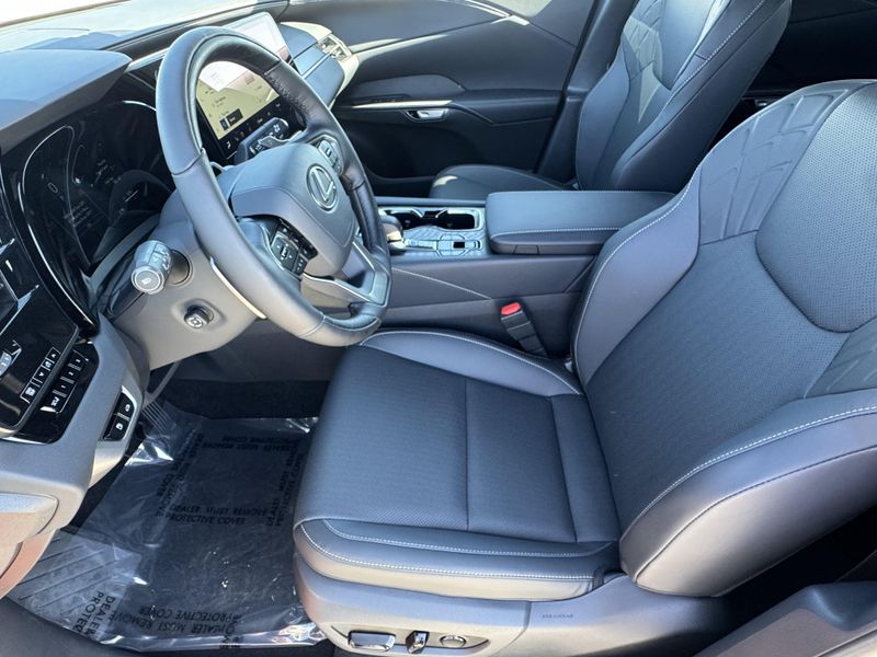 New 2026 Lexus ES 350e PremiumImage 19