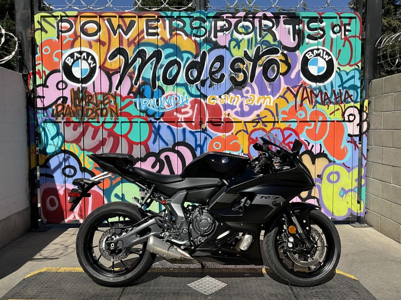 New 2025 Yamaha YZF-R7 Image 1
