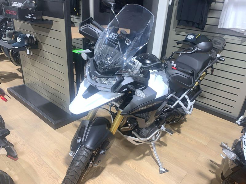 2023 Triumph TIGER 1200 RALLY PRO  in a SNOWDONIA WHITE exterior color. Del Amo Motorsports of Long Beach (562) 362-3160 delamomotorsports.com 