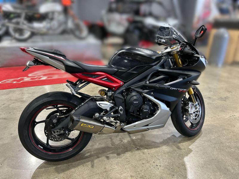 2017 Triumph DAYTONA 675 R Image 11
