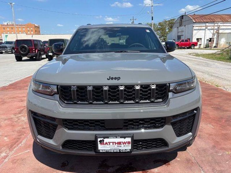 New 2027 Jeep Grand Cherokee Laredo Altitude 4x4Image 2