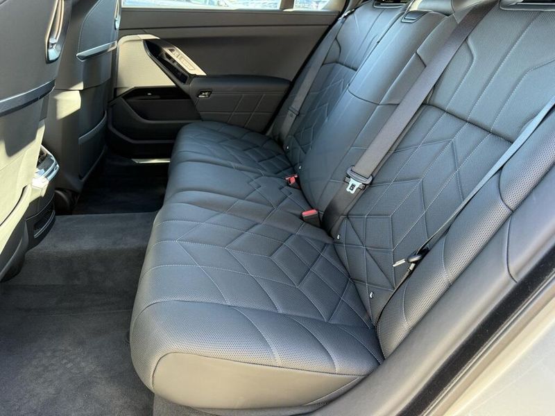 Used 2025 BMW i7 eDrive50Image 32