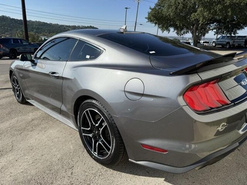 2022 Ford Mustang GT Premium photo 4