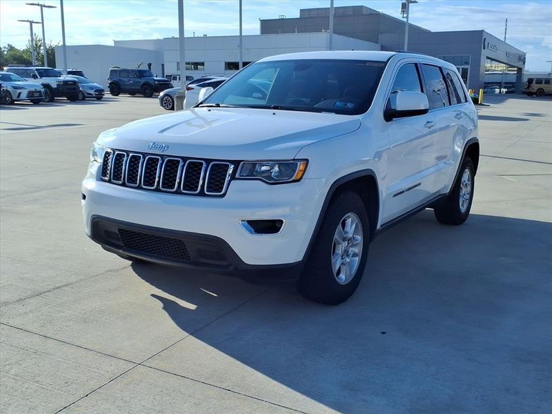 Used 2017 Jeep Grand Cherokee LaredoImage 2