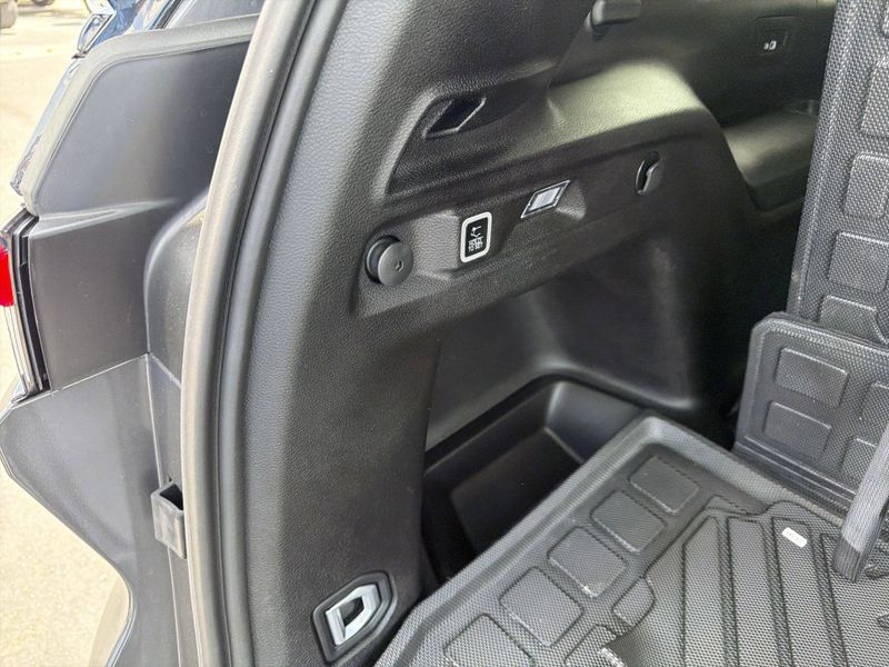 Used 2024 Jeep Grand Cherokee L LimitedImage 16