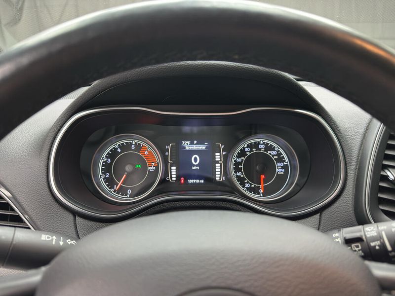 Used 2019 Jeep Cherokee AltitudeImage 10