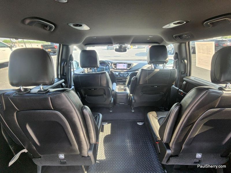 Used 2026 Chrysler Pacifica Select