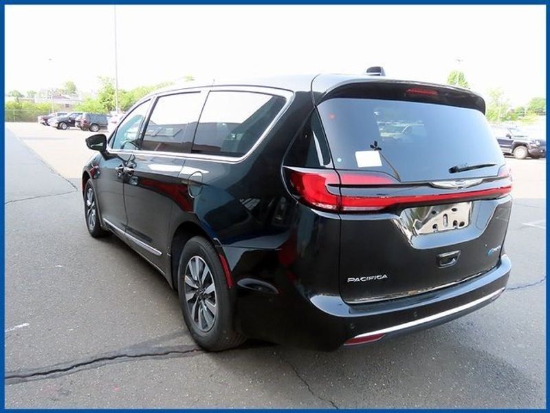 2023 Chrysler Pacifica Hybrid Limited in a Brilliant Black Crystal Pearl Coat exterior color and Black/Alloy/Blackinterior. Papas Jeep Ram In New Britain, CT 860-356-0523 papasjeepram.com 