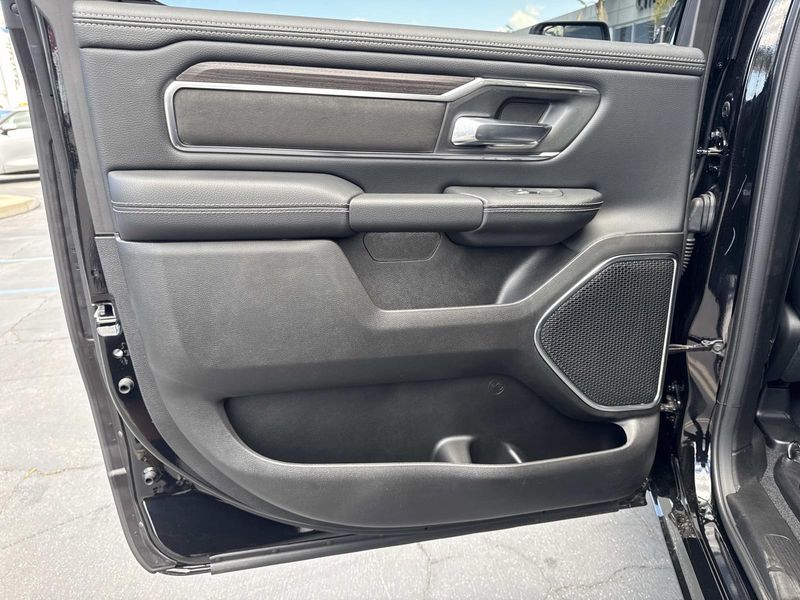 New 2026 RAM 1500 Laramie Crew Cab 4x2 5'7' Box