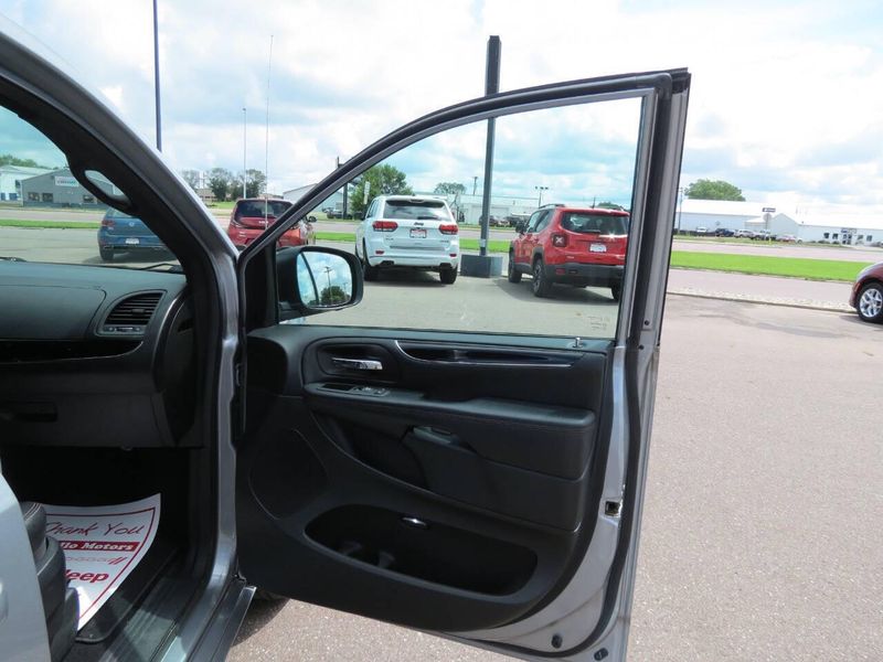 Used 2019 Dodge Grand Caravan SXT 35th Anniversary Edition 4dr Mini VanImage 38