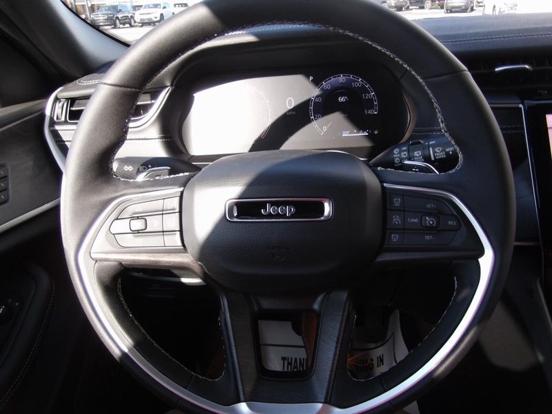 2025 Jeep Grand Cherokee Limited photo 14