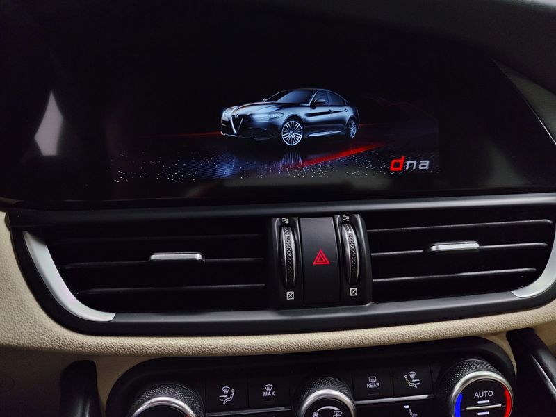 2023 Alfa Romeo Giulia Lusso AWD w/Activ AsstImage 21