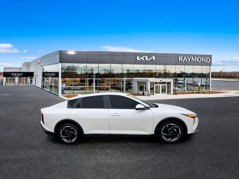 Used 2025 Kia K4 EXImage 2