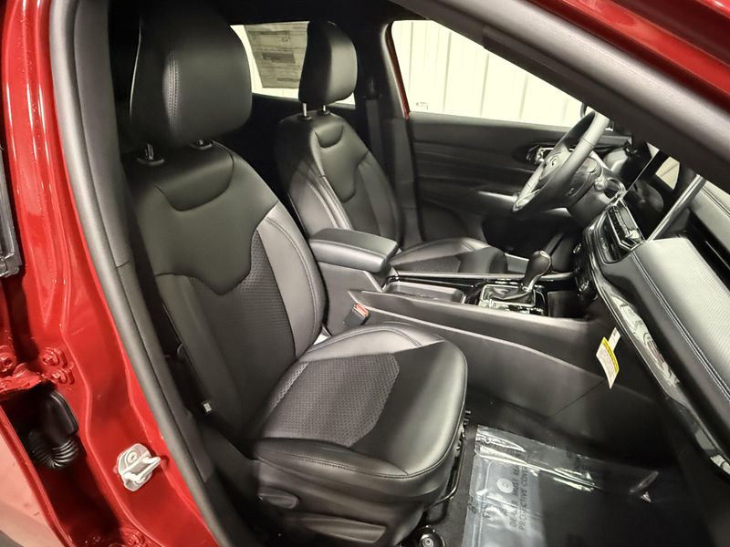 New 2026 Jeep Compass Latitude Altitude 4x4Image 11