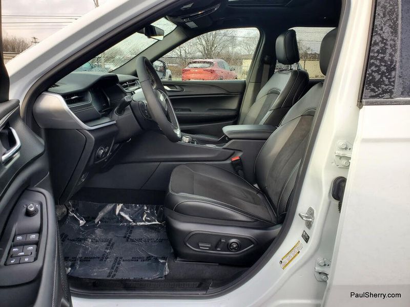 New 2025 Jeep Grand Cherokee L Altitude X 4x4