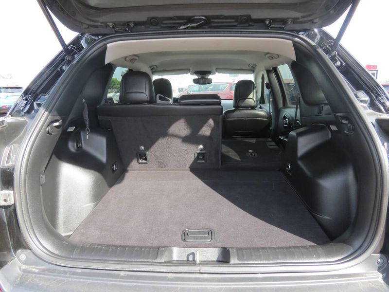 Used 2019 Jeep Cherokee Trailhawk 4x4 4dr SUVImage 12