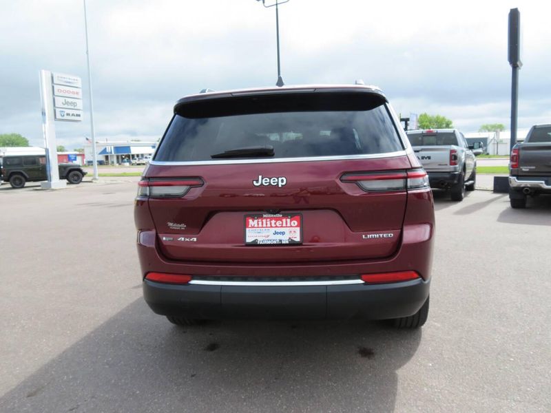 2022 Jeep Grand Cherokee L Limited 4x4 4dr SUVImage 3