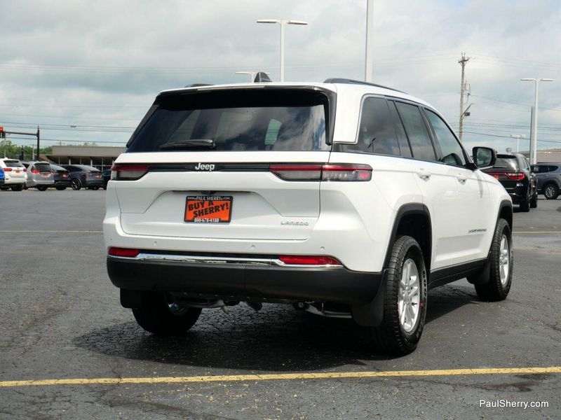 New 2025 Jeep Grand Cherokee Laredo 4x2Image 9