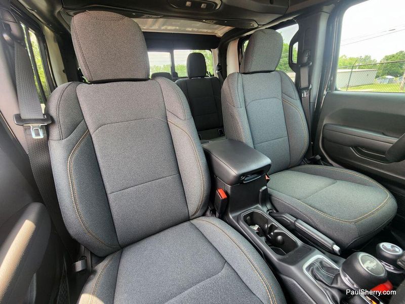 New 2025 Jeep Gladiator Willys 4x4