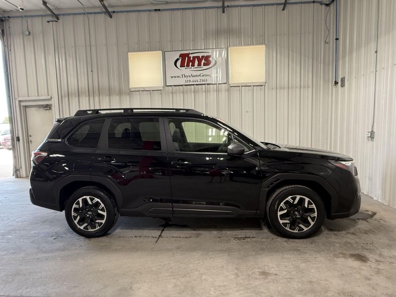 Used 2025 Subaru Forester PremiumImage 2