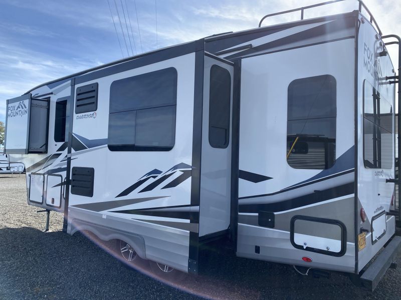 Used 2023 FOX MOUNTAIN 265RDS Image 3