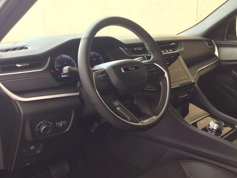 2025 Jeep Grand Cherokee L Altitude 4x2Image 15
