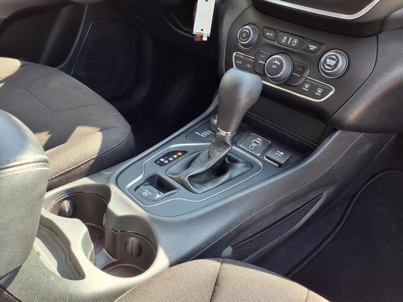 2021 Jeep Cherokee Latitude photo 10