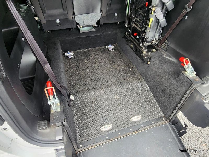 Used 2024 Chrysler Pacifica Touring