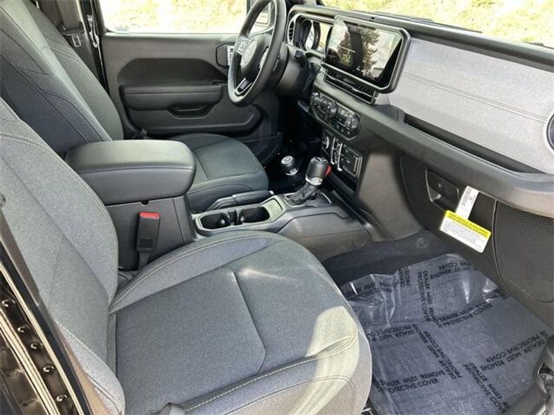 New 2026 Jeep Wrangler 4-door Sport SImage 12