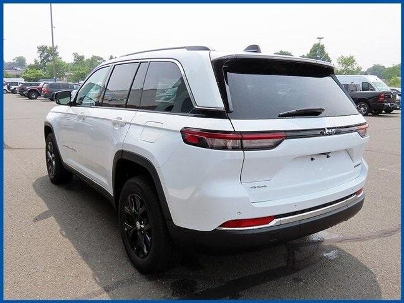 Used 2022 Jeep Grand Cherokee LimitedImage 5