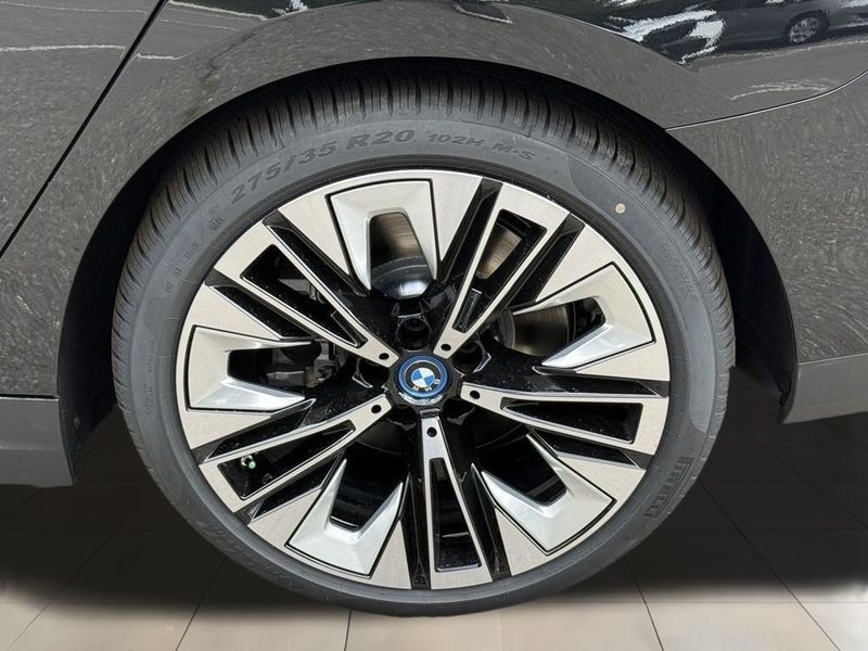 2025 BMW i5 eDrive40Image 17