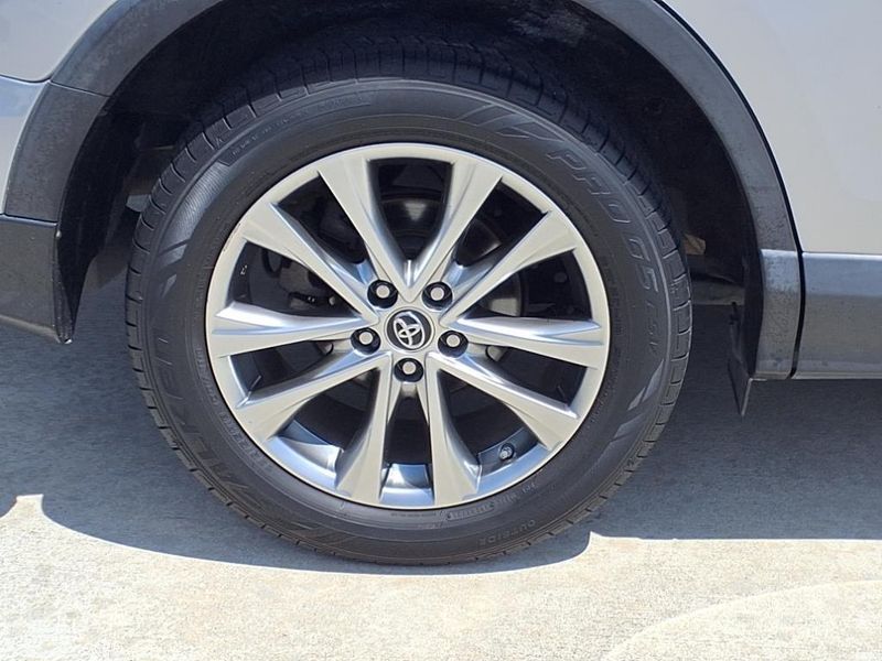 2016 Toyota RAV4 LimitedImage 16