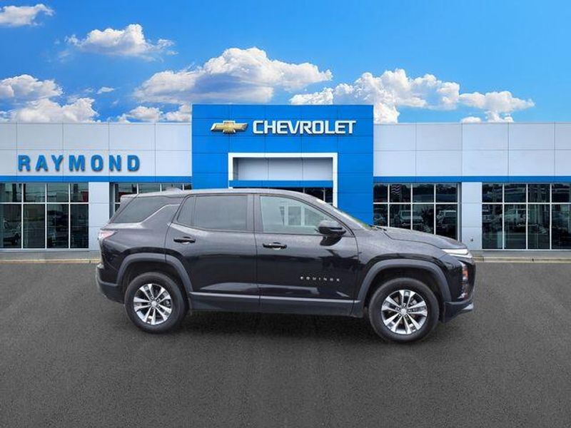 Used 2026 Chevrolet Equinox LTImage 2