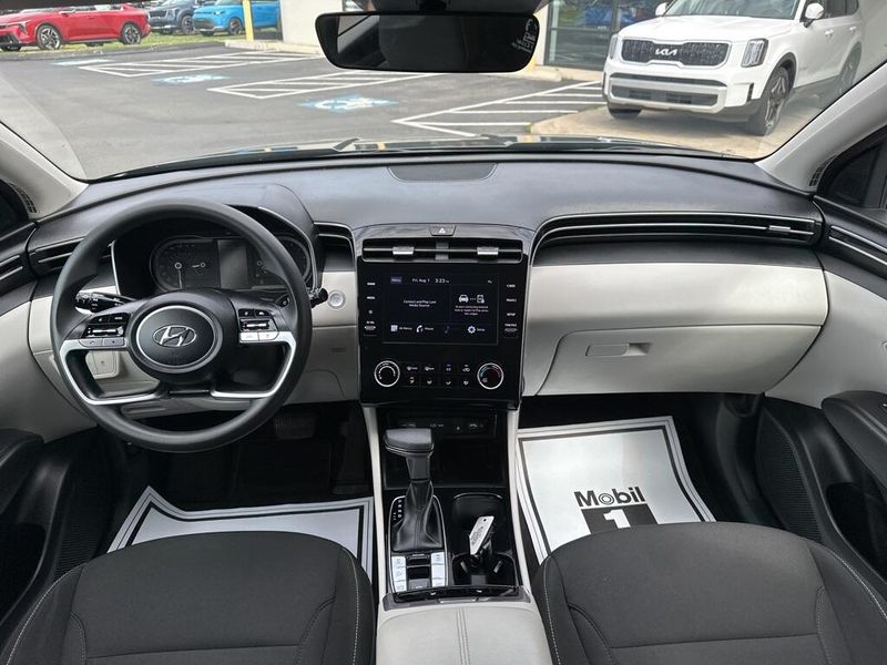 Used 2023 Hyundai Tucson SELImage 25