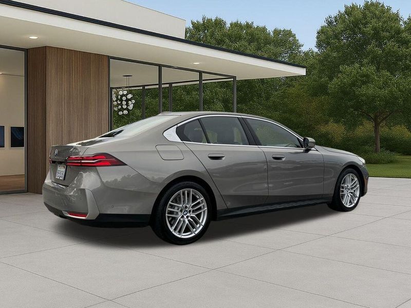Used 2025 BMW 5 Series 530iImage 7